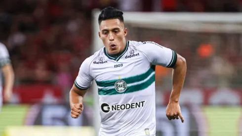 Sebastian Gomez jogador do Coritiba durante partida contra o Internacional no estadio Beira-Rio pelo campeonato Brasileiro A 2023. Maxi Franzoi/AGIF