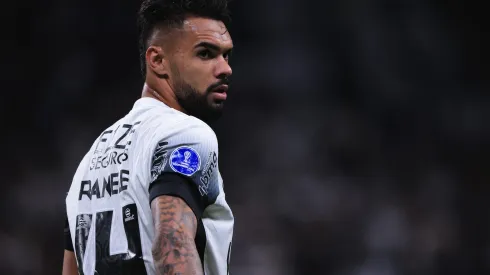 Raniele durante confronto contra o Argentino Juniors na Sul-Americana.