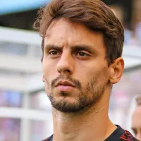 Rodrigo Caio segue o Grêmio na web e torcedores repercutem: \'Torcer para não se leisonar\'