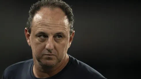 Rogério Ceni durante confronto contra o Botafogo no Campeonato Brasileiro 2024.