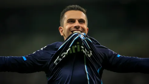 Marcelo Grohe ex-jogador do Gremio comemora gol durante partida no Mineirao.Goleiro não vai mais pintar no Peixe.