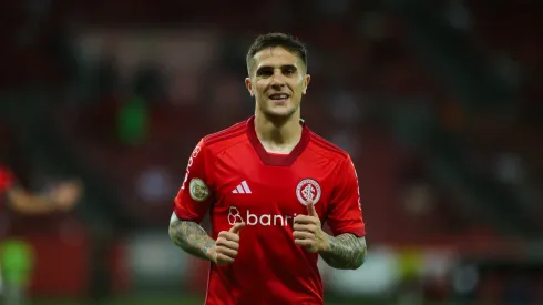 Fabricio Bustos jogador do Internacional durante partida contra o Bragantino no estadio Beira-Rio pelo campeonato Brasileiro A 2023. Lateral é pedido no Palmeiras
