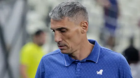 Vojvoda técnico do Fortaleza durante partida contra o Sportivo Trinidense na Arena Castelão pelo campeonato Copa Sul-Americana 2024.