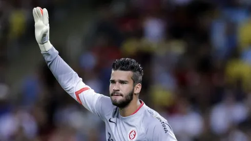 Alisson Becker goleiro atuando pelo Internacional.