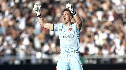 Leo Jardim goleiro do Vasco durante partida contra o Fluminense no estadio Engenhao pelo campeonato Brasileiro A 2023. Goleiro deve renovar com o clube.