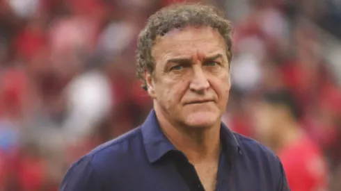 Cuca técnico do Athletico-PR durante partida contra o Vasco na Arena da Baixada pelo campeonato Brasileiro A 2024.