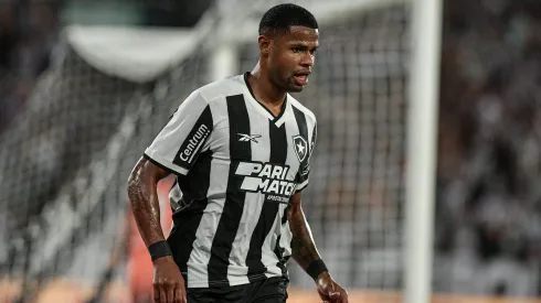 Júnior Santos durante confronto contra o Vitória na Copa do Brasil. Jogador comentou sobre interesse do Cruzeiro.