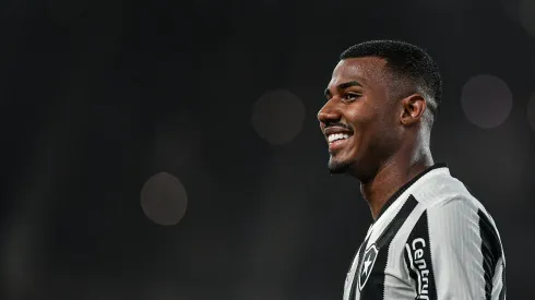 Cuiabano durante confronto contra o Vitória na Copa do Brasil.