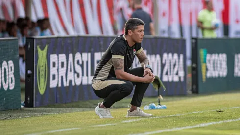 Thiago Carpini vai precisar lidar com polêmicas envolvendo o elenco do Vitória. Fotos: Victor Ferreira/EC Vitória