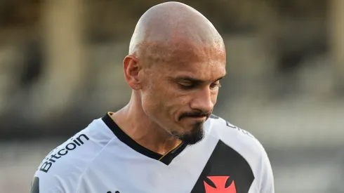 Maicon jogador do Vasco durante partida contra o Cruzeiro no estadio Sao Januario pelo campeonato Brasileiro A 2023. Zagueiro virou alvo da torcida.