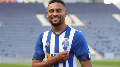 Foto: Divulgação/Porto - Wendel Silva durante apresentação com a camisa do Porto em 2022. Jogador foi oferecido ao Cruzeiro.
