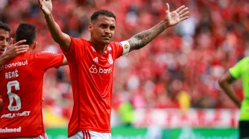 Alan Patrick jogador do Internacional comemora seu gol durante partida contra o Ypiranga no estadio Beira-Rio pelo campeonato Gaucho 2024. Meia mandou recado ao povo do Rio Grande do Sul