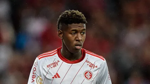 Vitão pode deixar o Internacional.