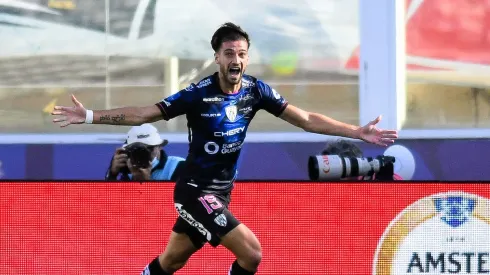 Lautaro Diáz durante confronto contra o São Paulo na final da Copa Sul-Americana 2022.