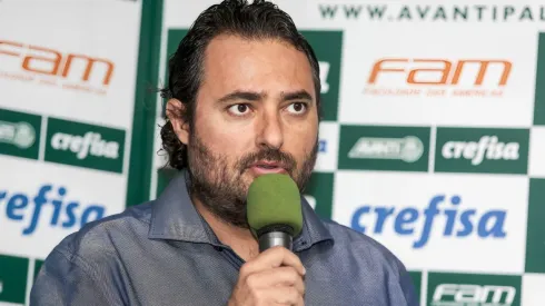 O diretor de Futebol Alexandre Mattos na sala de imprensa do CT Academia de Futebol. Zagueiro é pedido no Cruzeiro.