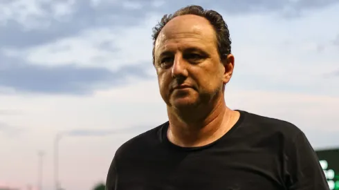 Ceni deve escolher os atletas que integrarão o elenco no resto da temporada.