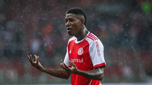 Vitão pode deixar o Internacional.