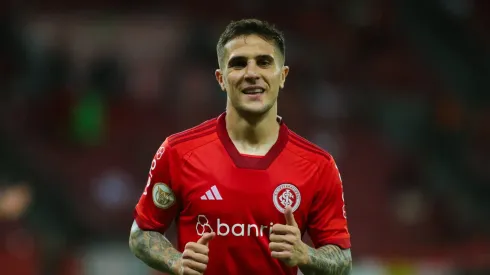 Fabricio Bustos jogador do Internacional durante partida contra o Bragantino no estádio Beira-Rio pelo campeonato Brasileiro A 2023.