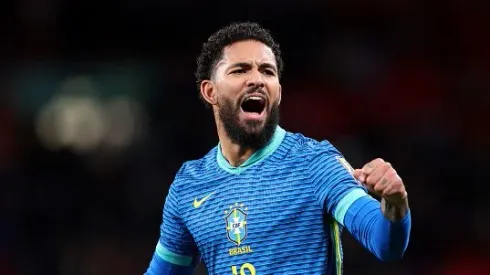 Douglas Luiz atuando no Seleção Brasileira
