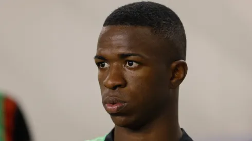 Vinicius Junior do Flamengo durante partida contra o Santos pela Copa do Brasil 2017 no estadio da Vila Belmiro. Atacante foi sondado por time francês.