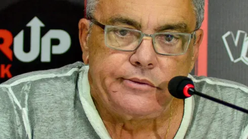 Presidente Paulo Carneiro apresenta o tecnico Osmar Loss no Vitoria para o restante da serie B.
