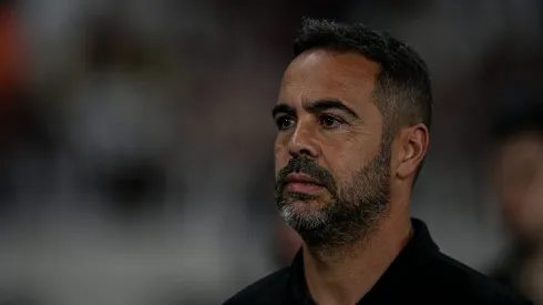 Artur Jorge durante confronto contra o Fluminense no Campeonato Brasileiro 2024.