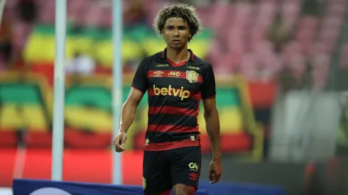 Pedro Lima promessa do Sport. Jogador está com venda encaminhada para o Wolves.