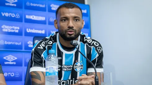 Vice-presidente de futebol Antonio Brum, apresenta os atacantes Lucas Bezossi e Joao Pedro como novos reforços do Gremio para a temporada 2023. Atacante passa por um péssimo momento no time gaúcho.