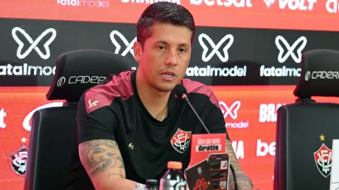 Vitória pode improvisar zagueiros (Imagem: Walmir Cirne/AGIF)