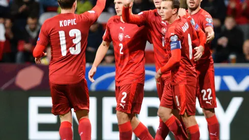 Jogadores tchecos comemoram gol (CTK / Alamy Stock Photo)