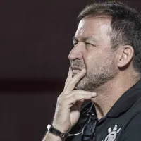 Augusto Melo reage a protestos no Corinthians e torcida dispara: \'Estamos de saco cheio\'