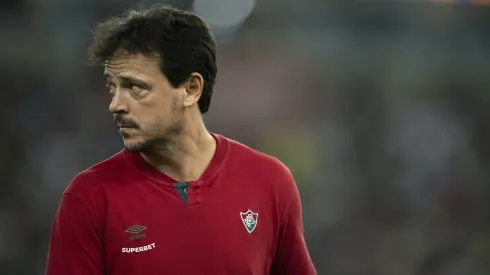 Fernando Diniz durante confronto contra o Atlético-GO no Brasileirão de 2024.