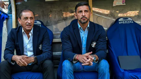 Emiliano Díaz responde se irá voltar a comandar o Vasco (Imagem: Thiago Ribeiro/AGIF)