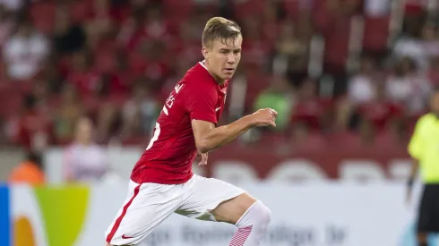 Charles, quando atuava pelo Internacional.