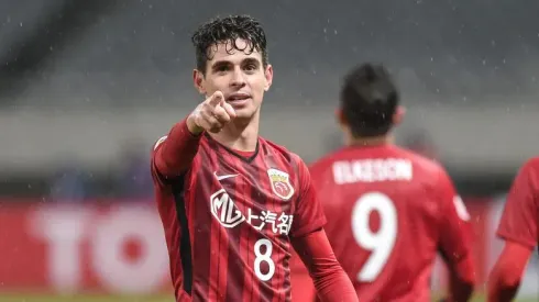 Oscar, atuando pelo Shanghai Port.