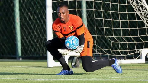 Arqueiro de 26 anos é o terceiro na posição no Leão.