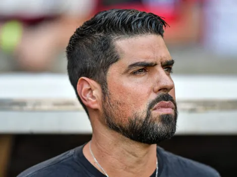 António Oliveira 'rasga' peça do Corinthians