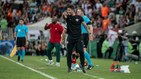 Carpini celebrou o resultado conquistado fora de casa. Foto: Victor Fotos/Vitória