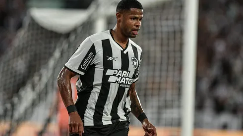 Júnior Santos durante confronto contra o Vitória na Copa do Brasil 2024.