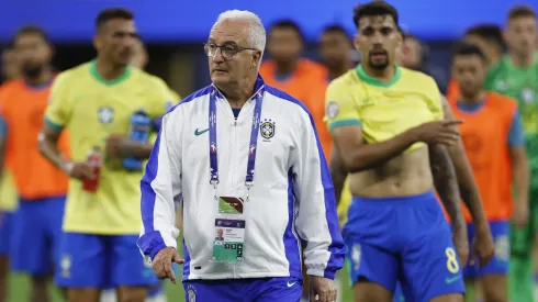 Com pendurados, Dorival planeja mudanças contra a Colômbia (Photo by Buda Mendes/Getty Images)
