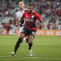 Corinthians faz proposta e pode fechar com Alex Santana, do Athletico Paranaense