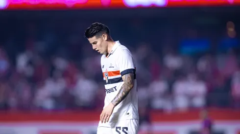 James ainda não convenceu com a camisa do São Paulo - Foto: Leonardo Lima/AGIF