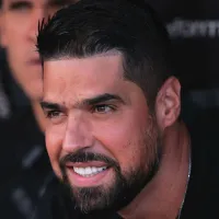 Léo Natel volta ao Corinthians mas futuro será definido por António Oliveira