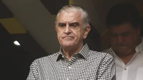 Petraglia encaminha saída de atacante do Athletico.