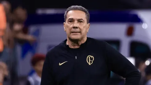 Vanderlei Luxemburgo ex-tecnico do Corinthians durante partida contra o Botafogo no estadio Arena Corinthians pelo campeonato Brasileiro A 2023.