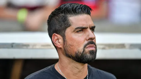 Antonio Oliveira tecnico do Corinthians durante partida contra o Flamengo no estadio Maracana pelo campeonato Brasileiro A 2024. Volta do técnico 'dividiu' a torcida do Furacão