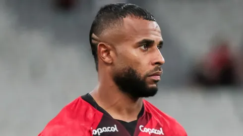 Athletico toma decisão sobre Alex Santana.