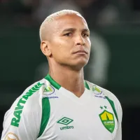 Grêmio não para em Deyverson e faz consulta por meia que atuou na Europa