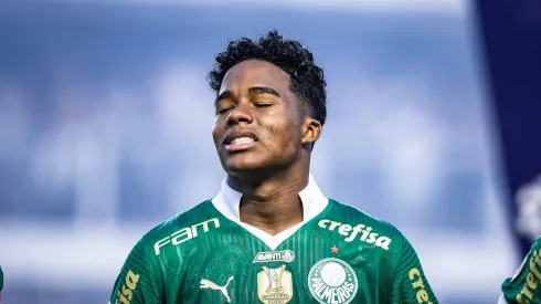 Endrick jogador do Palmeiras lamenta durante partida contra o Santos no estadio Vila Belmiro pelo campeonato Paulista 2024. Atacante vive drama na Canarinho