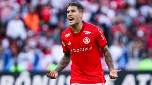 Hugo Mallo durante confronto contra o Fortaleza no Campeonato Brasileiro de 2023.